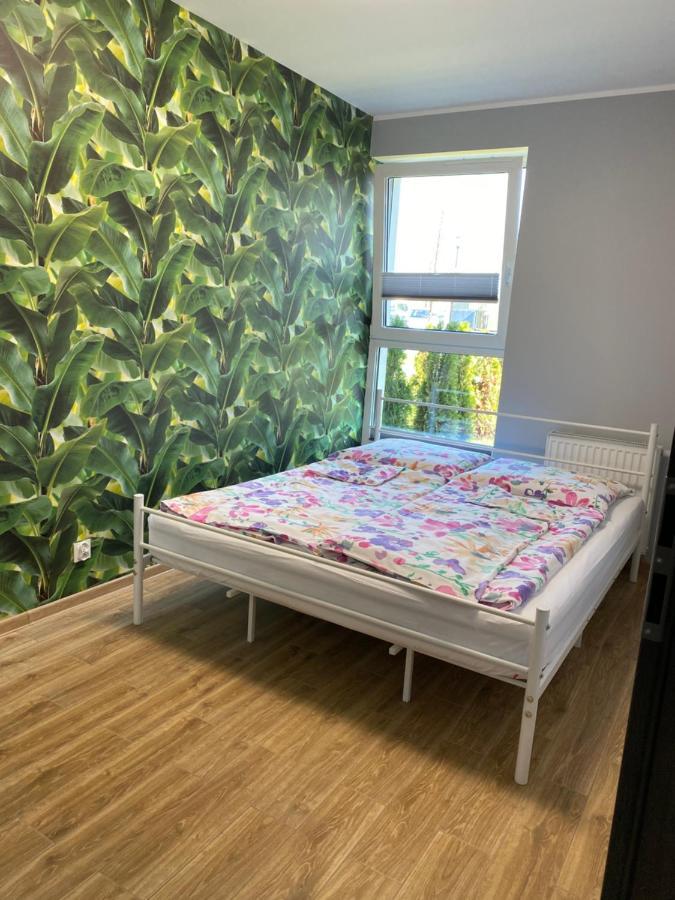 2 Tyskie Apartamenty Z Ogrodkiem Tychy Luaran gambar