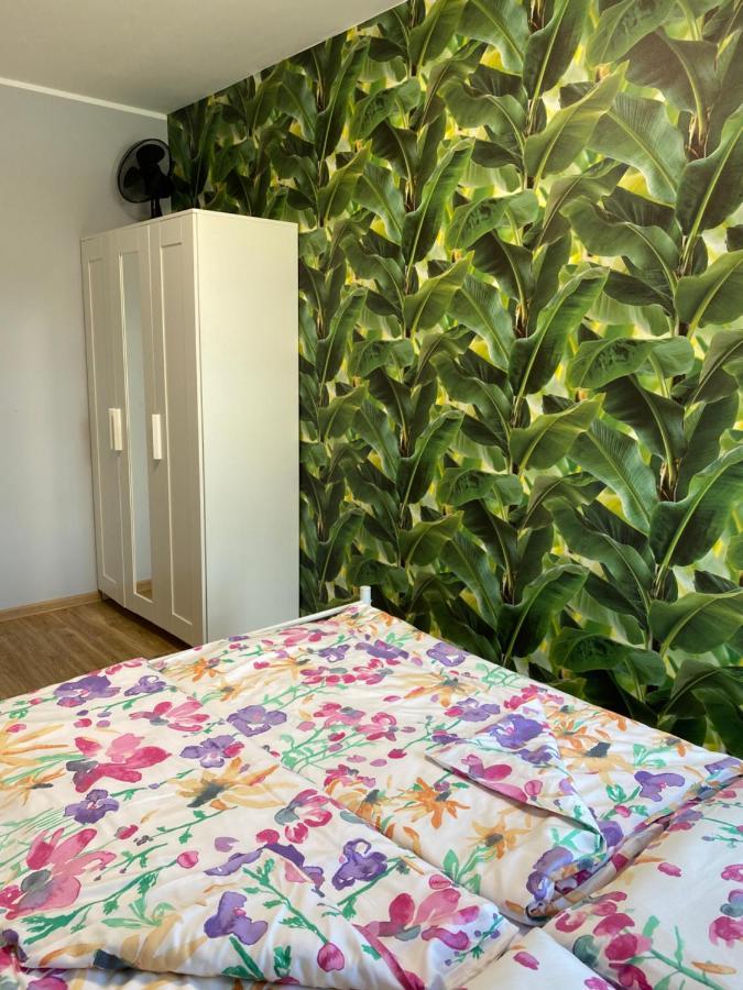 2 Tyskie Apartamenty Z Ogrodkiem Tychy Luaran gambar