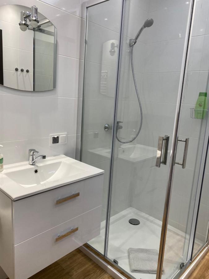 2 Tyskie Apartamenty Z Ogrodkiem Tychy Luaran gambar