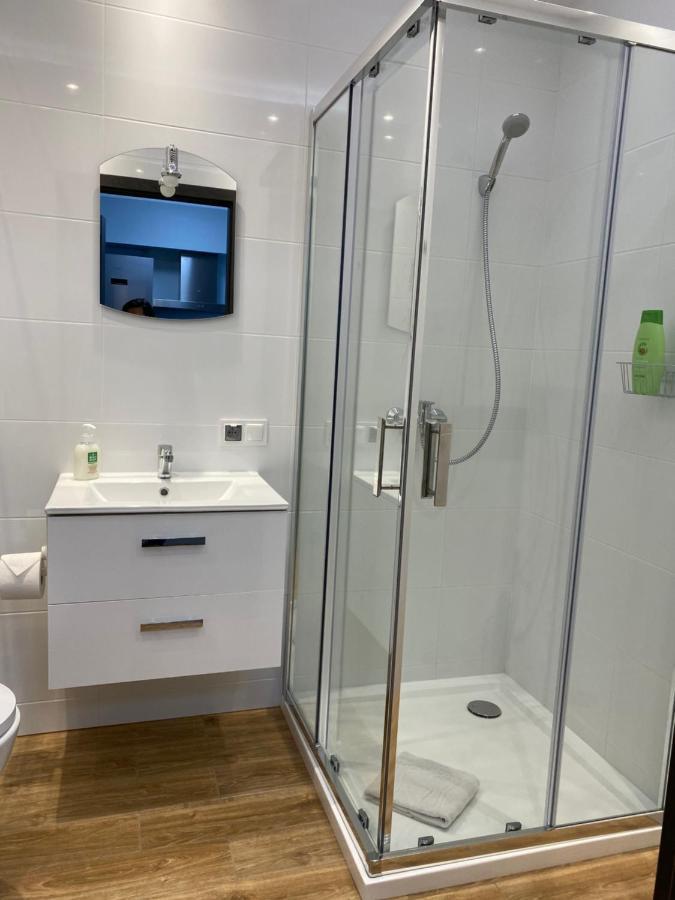 2 Tyskie Apartamenty Z Ogrodkiem Tychy Luaran gambar