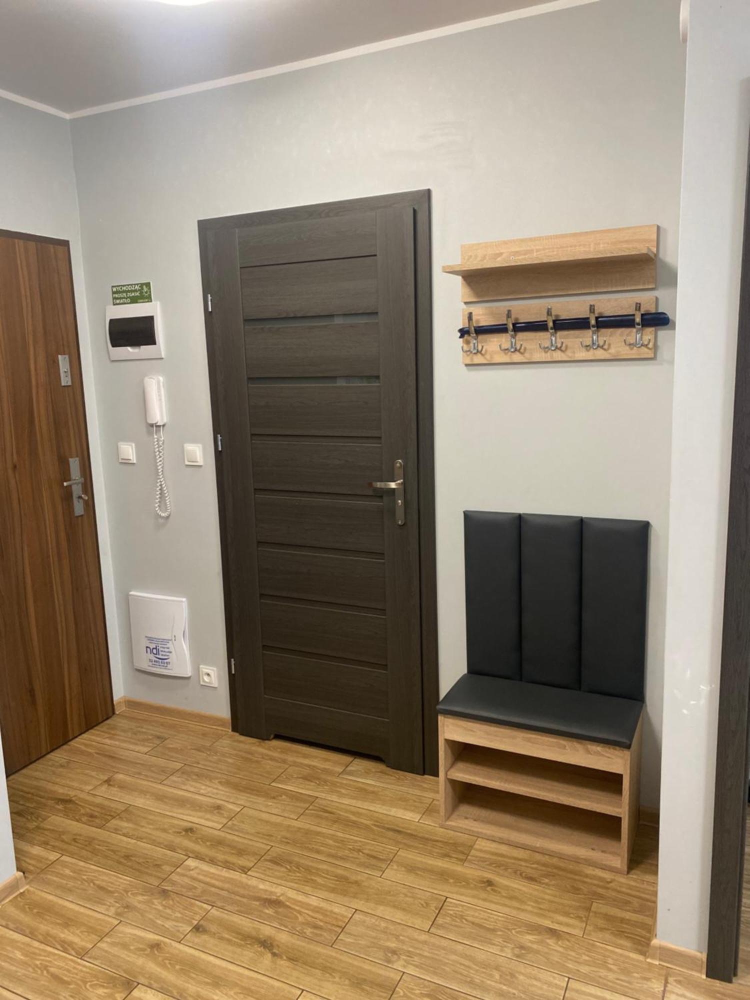 2 Tyskie Apartamenty Z Ogrodkiem Tychy Luaran gambar