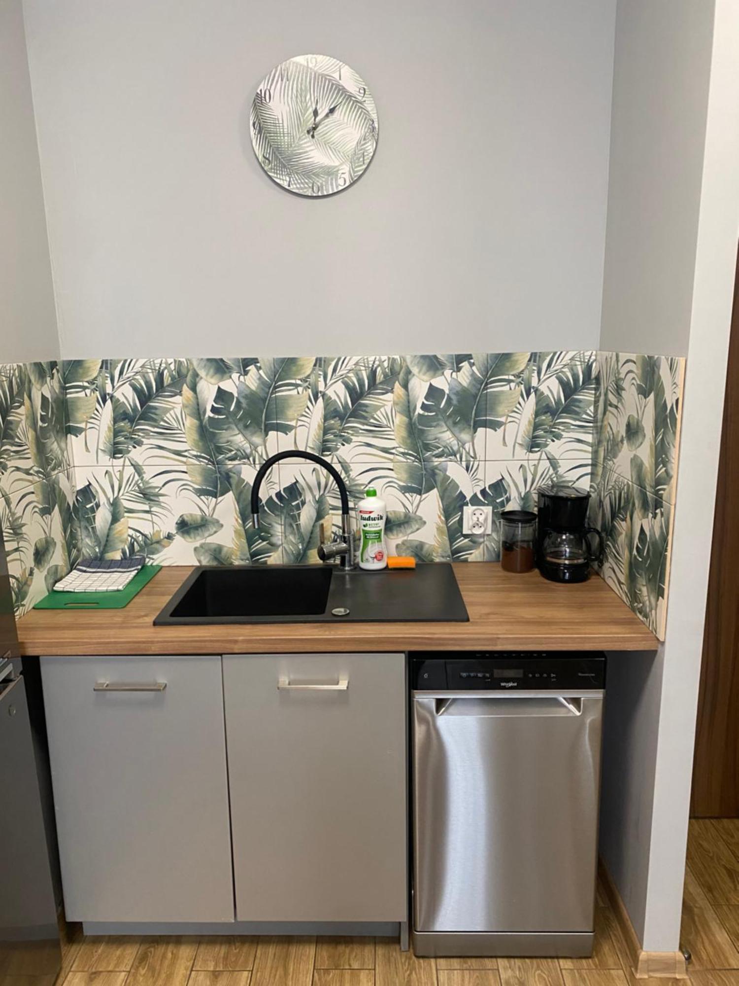 2 Tyskie Apartamenty Z Ogrodkiem Tychy Luaran gambar