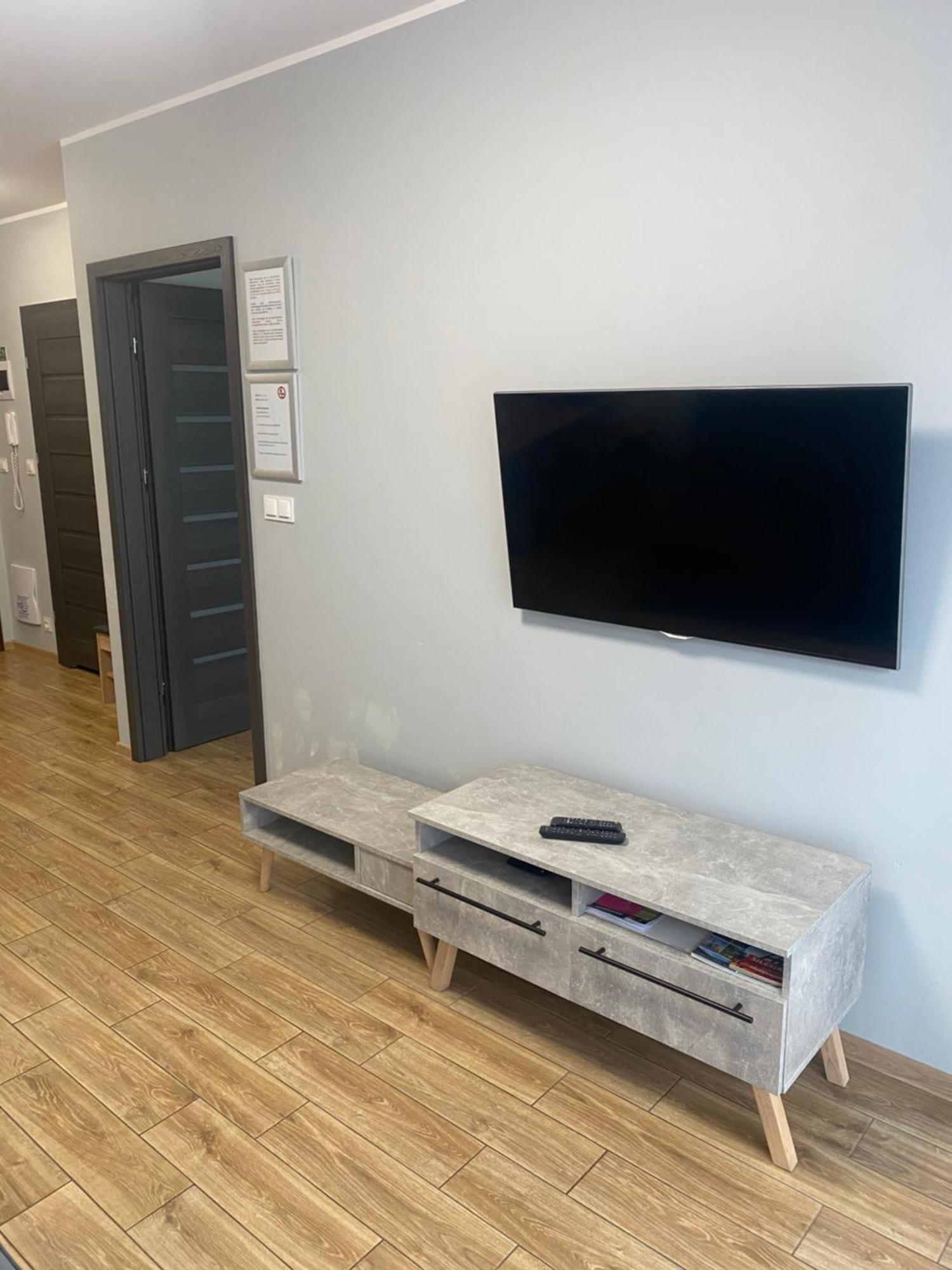 2 Tyskie Apartamenty Z Ogrodkiem Tychy Luaran gambar