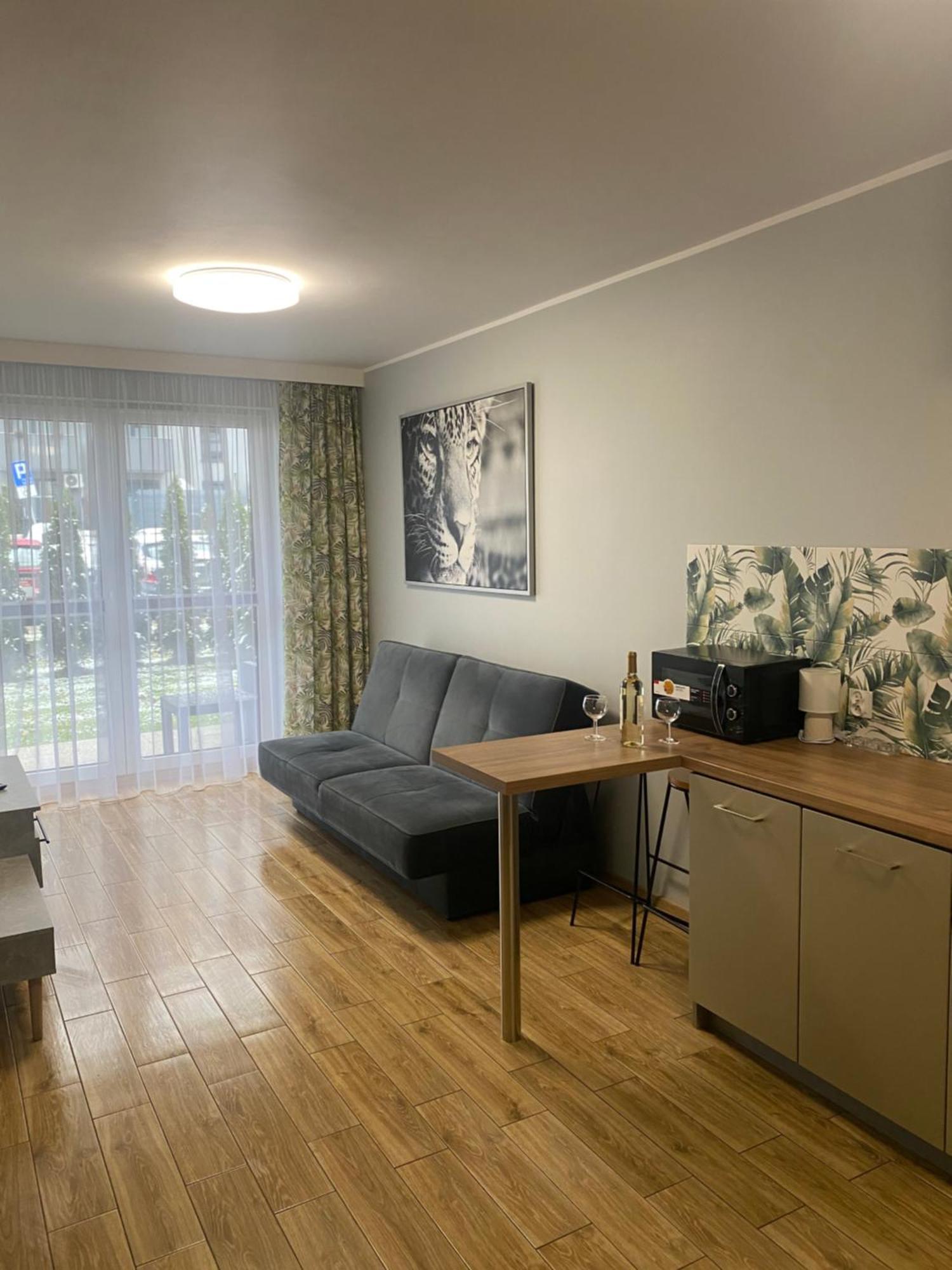 2 Tyskie Apartamenty Z Ogrodkiem Tychy Luaran gambar