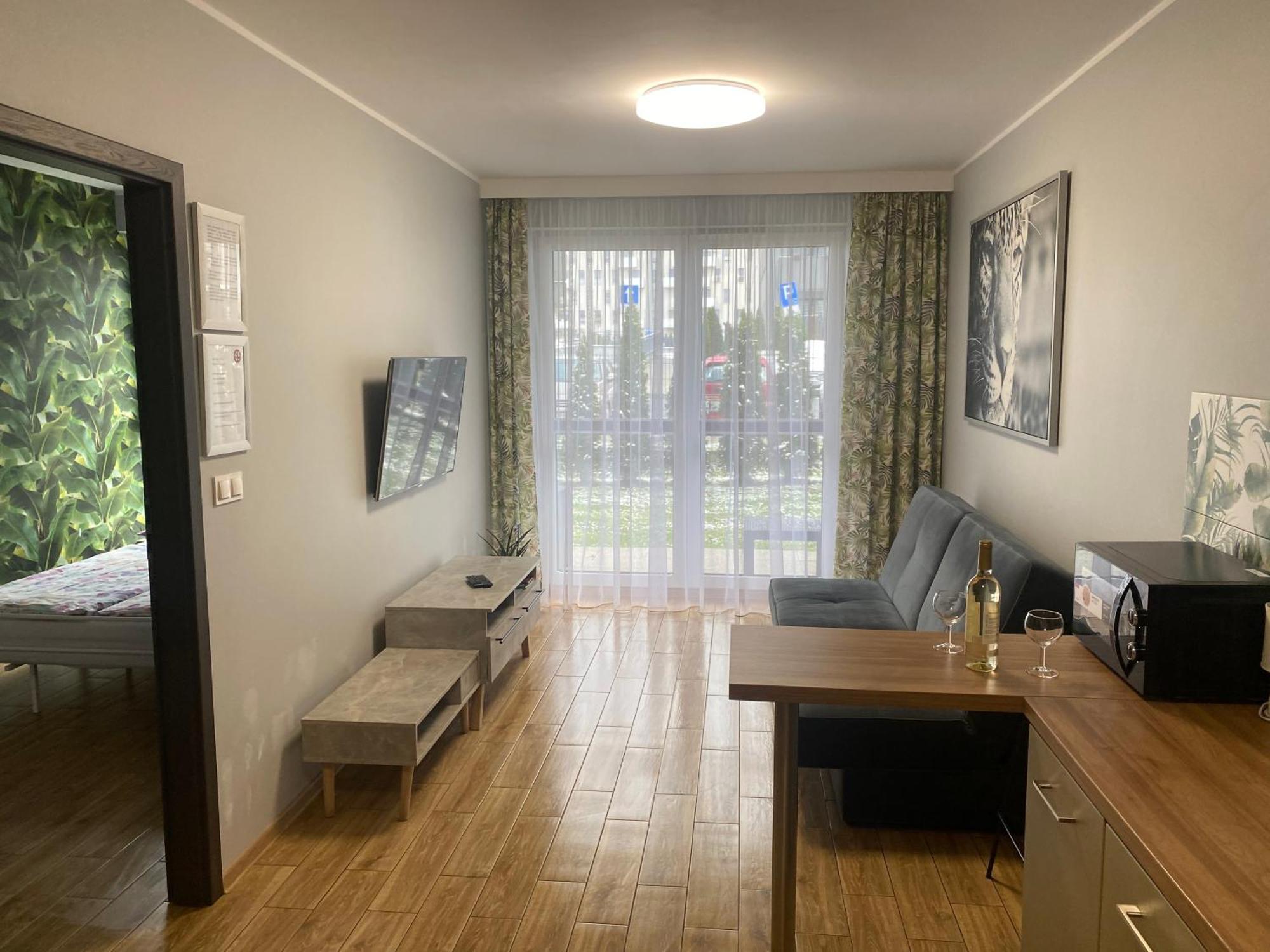 2 Tyskie Apartamenty Z Ogrodkiem Tychy Luaran gambar