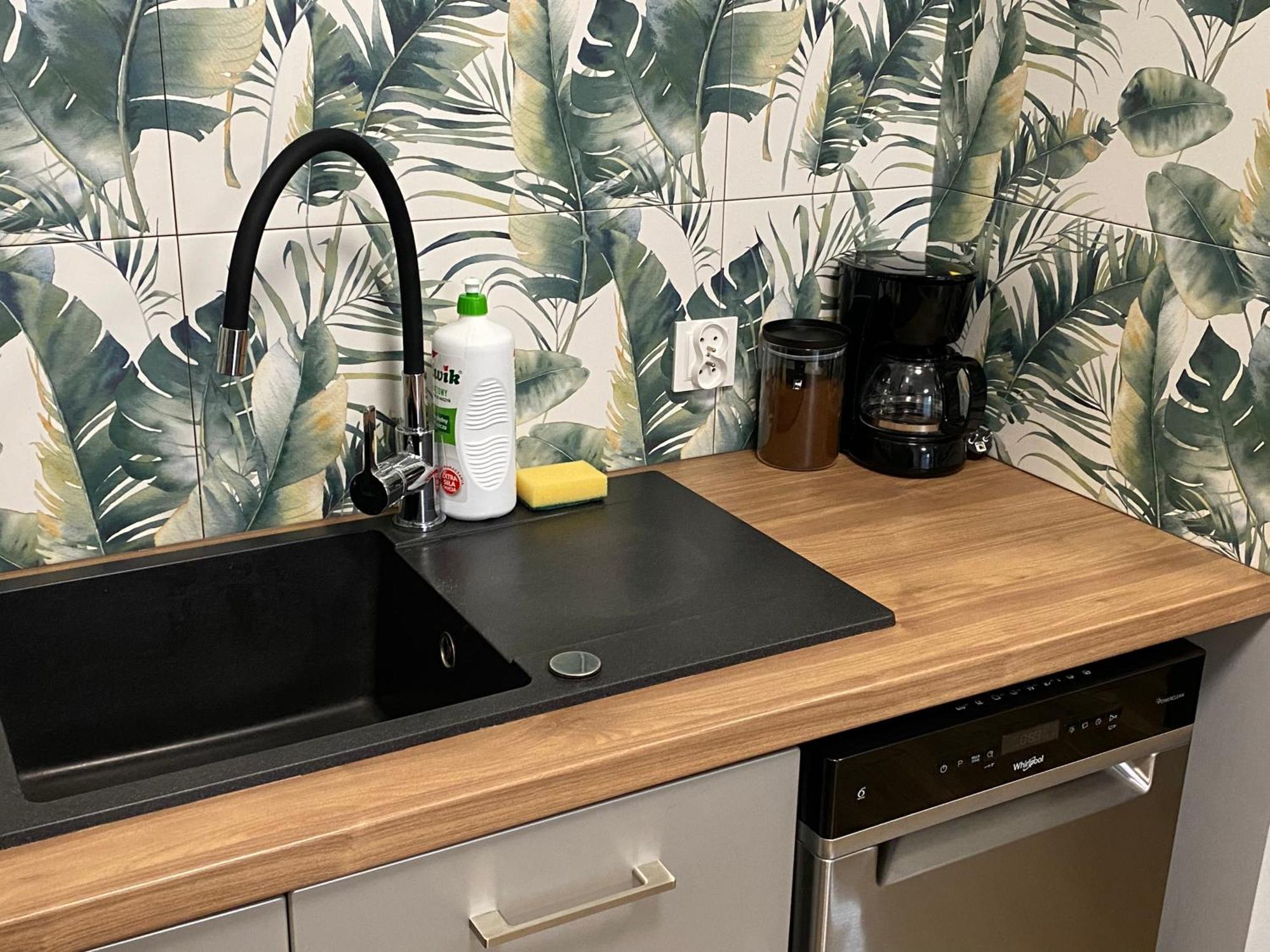 2 Tyskie Apartamenty Z Ogrodkiem Tychy Luaran gambar