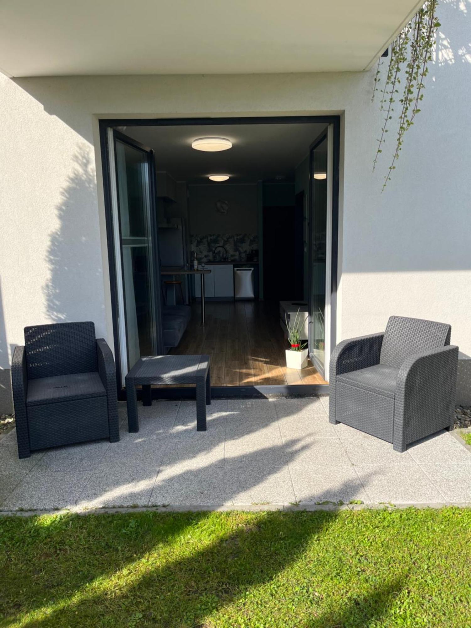 2 Tyskie Apartamenty Z Ogrodkiem Tychy Luaran gambar