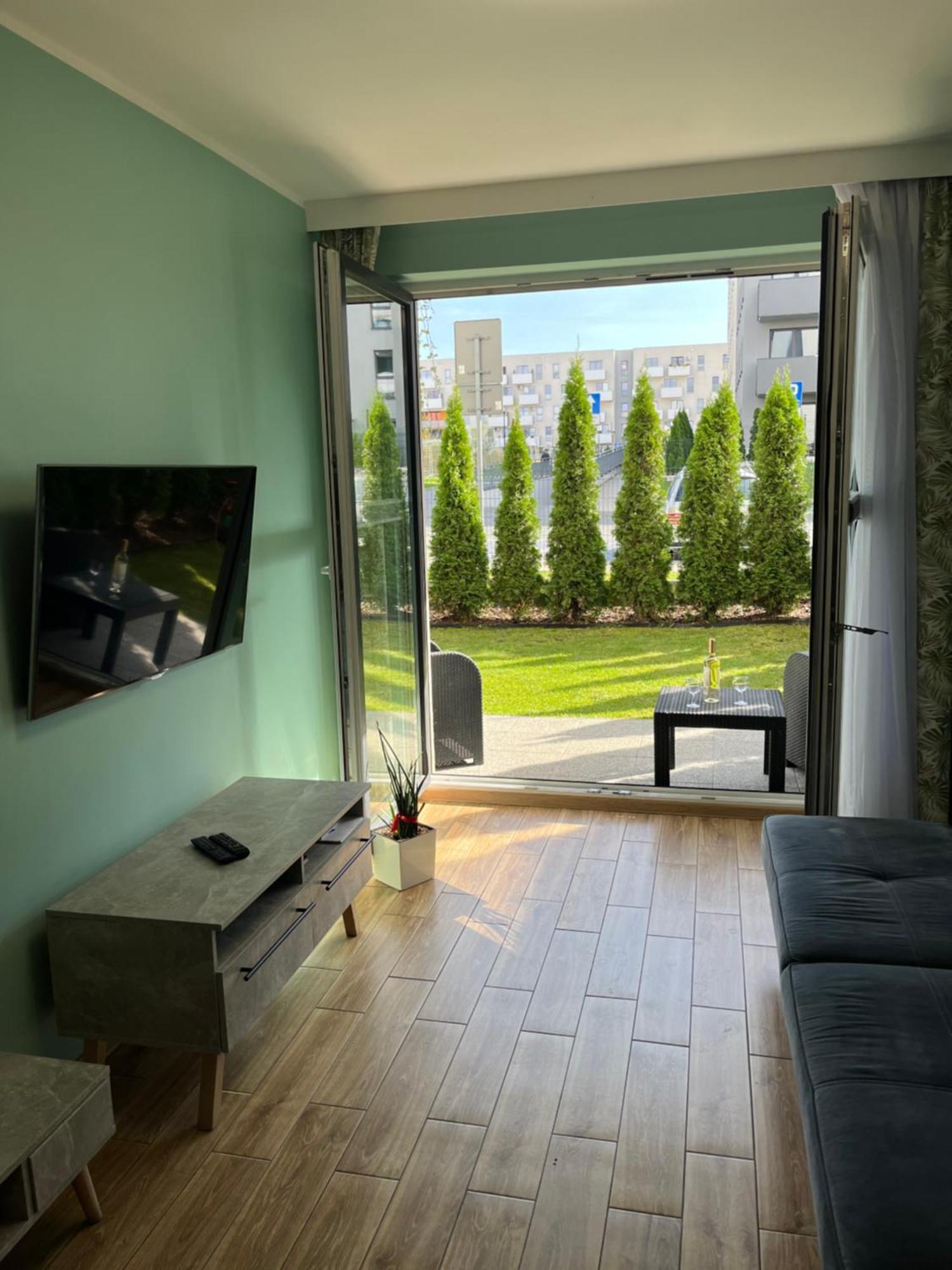 2 Tyskie Apartamenty Z Ogrodkiem Tychy Luaran gambar
