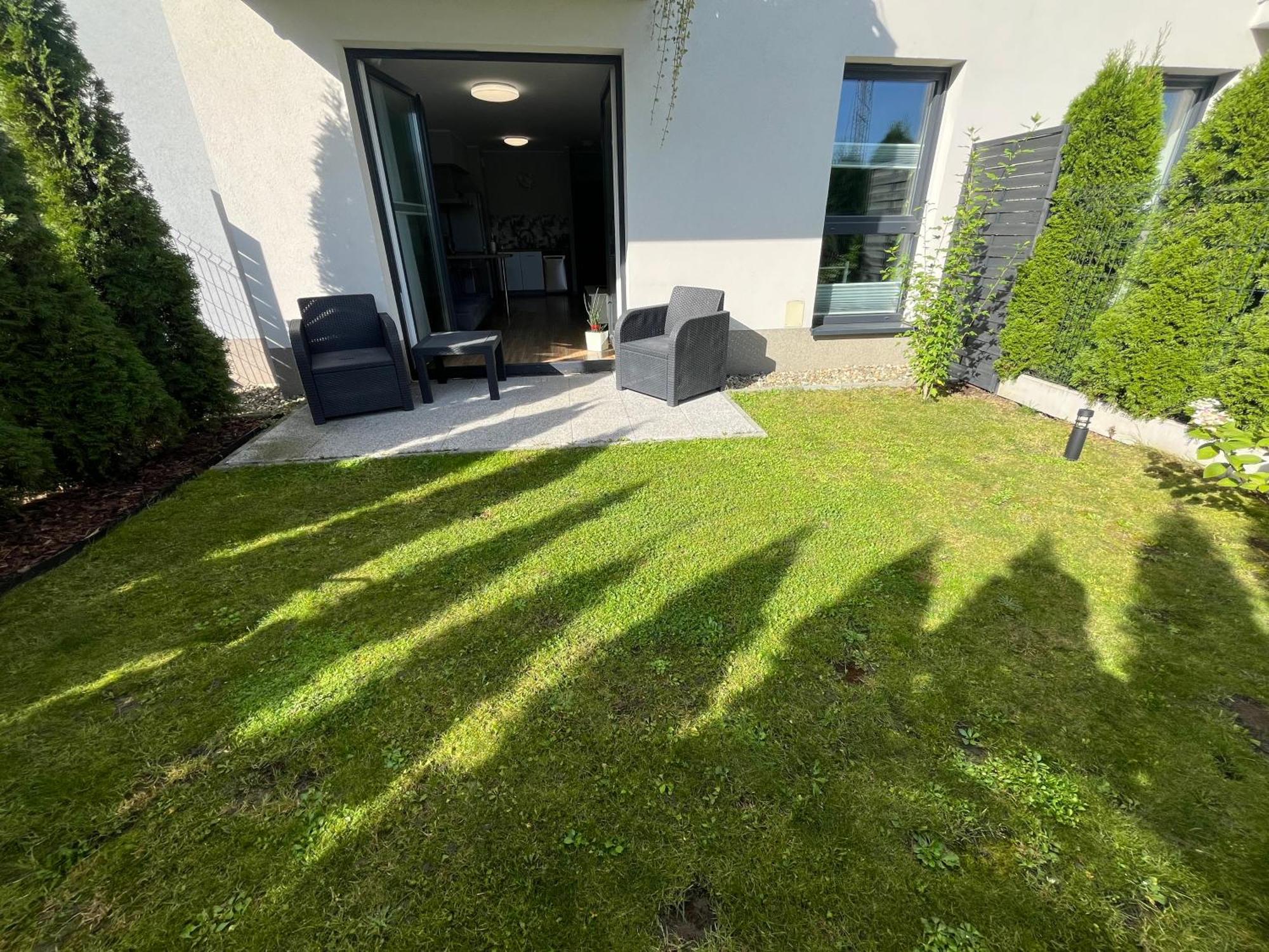 2 Tyskie Apartamenty Z Ogrodkiem Tychy Luaran gambar
